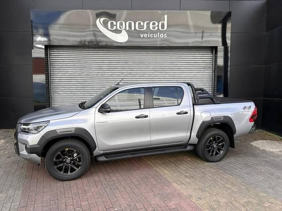 TOYOTA HILUX 2.8 D-4D TURBO DIESEL CD CONQUEST 4X4 AUTOMÁTICO TOYOTA HILUX 2.8 D-4D TURBO DIESEL CD CONQUEST 4X4 AUTOMÁTICO